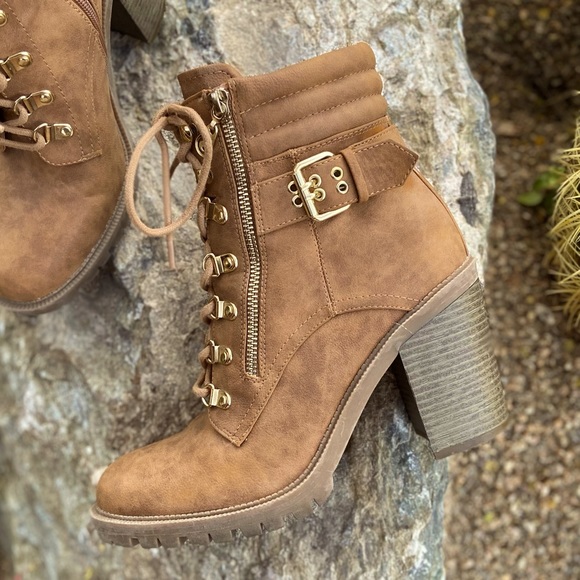 GUESS Honey Vegan Leather Boots⭐️So Cute - Picture 4 of 12